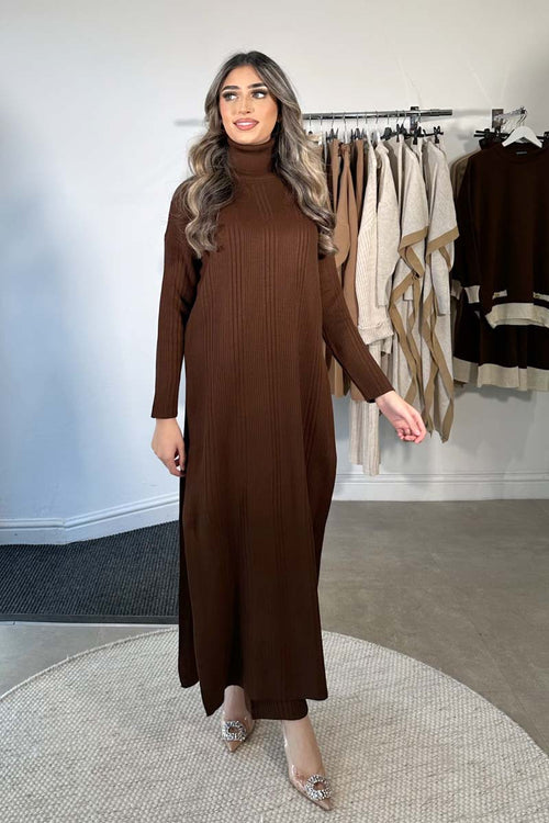 ROLL NECK TWO-PIECE SET BROWN